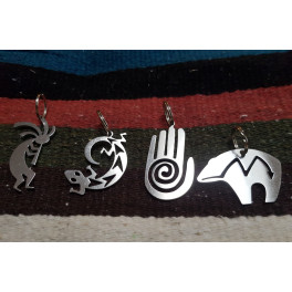 Grosse Edelstahl-Schlüsselanhänger Symbole Bär, Kokopelli, Eidechse, Hand