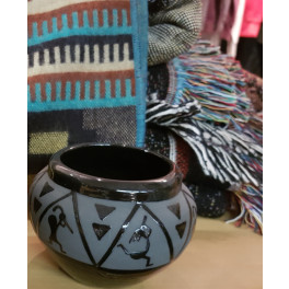 San Juan Pueblo kleine Töpferei "Black Pottery" Kokopelli