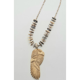 Muschelkette mit Amulett Adler, geschnitzt in Geweih
