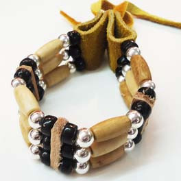 Armband aus Knochen und Rehleder, indianische Handarbeit Irokesen