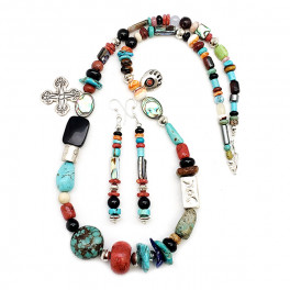 Multicolor Kette mit vielen speziellen Details - Set mit Ohringen