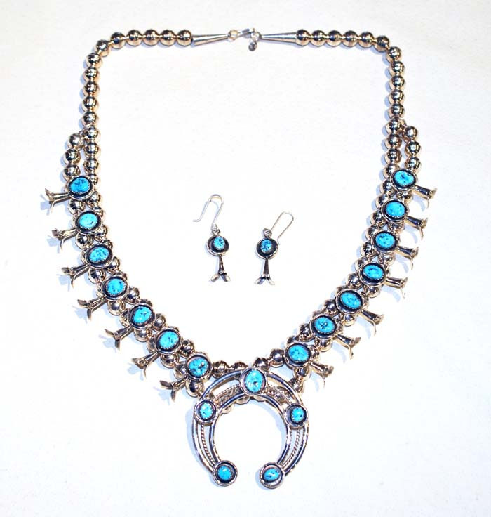 Navajo Schmuck, Squash Blossom