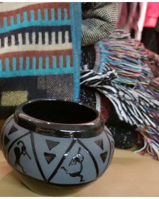 San Juan Pueblo kleine Töpferei "Black Pottery" Kokopelli