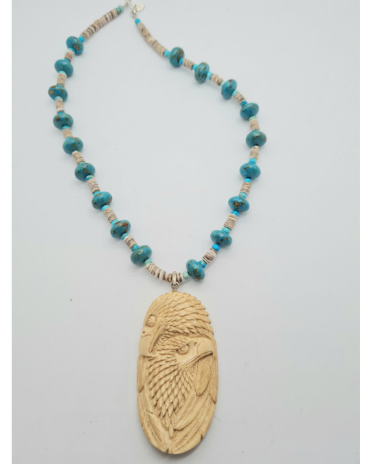 Muschelkette mit Amulett Adler, geschnitzt in Geweih