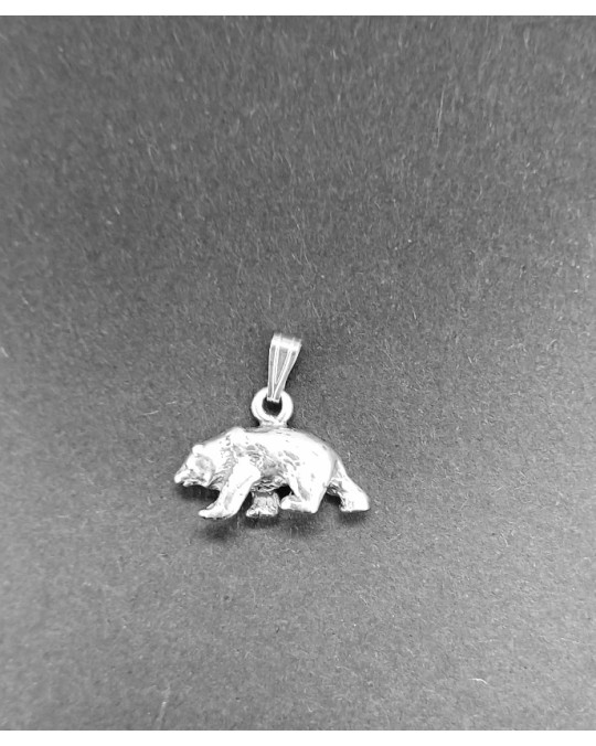 Sehr schön gemachter, winzig kleiner Bär aus Silber 3-D Anhänger