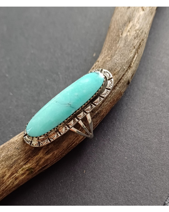Ring der Navajo mit langem Türkis, heller Türkis, schöne Umrandung