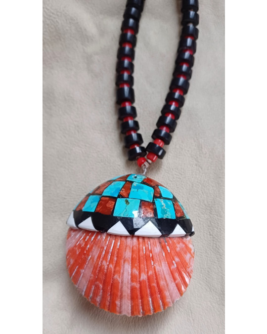 Traditionelle Kette mit Muschel mit Einlegearbeit aus dem Südwesten der USA