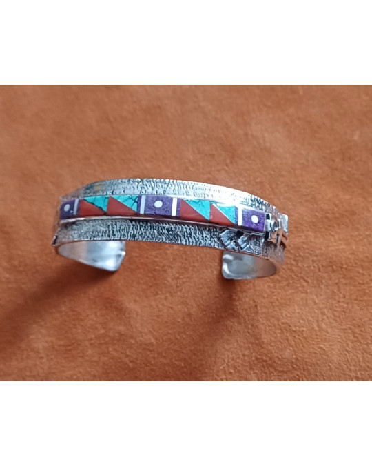 Kleine Grösse: Armreif mit Einlegearbeit, Symbolik Yei