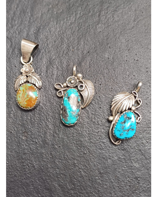 Schön gefasste Anhänger aus Türkis