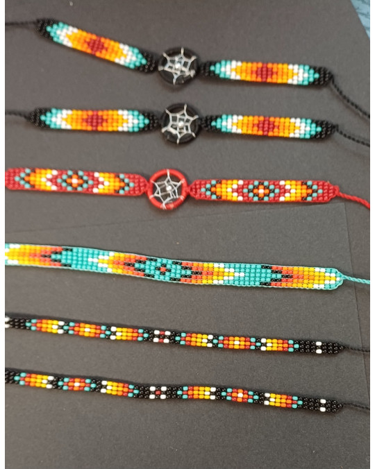 Glasperlenarmbänder aus Kanada in vielen Farben