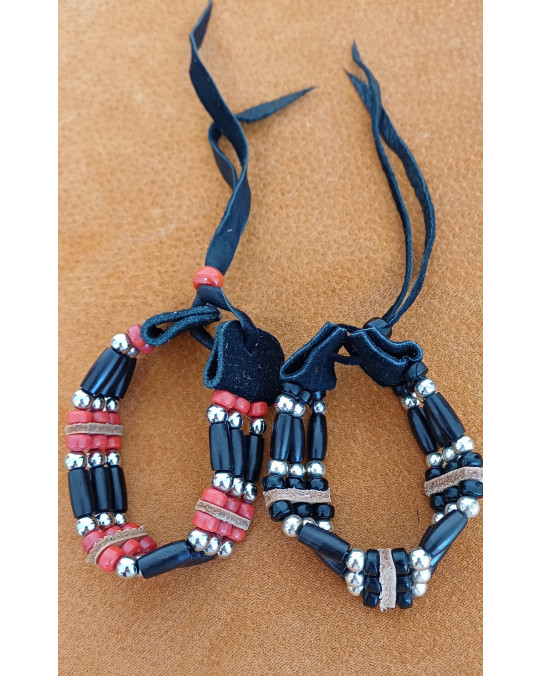 Armband der Huronen aus Horn und Rehleder