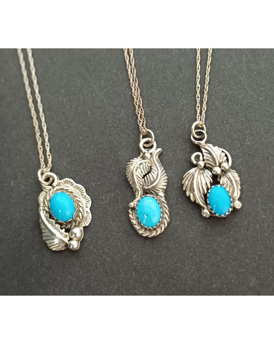 Kleine, schön gefasste Anhänger aus Türkis 