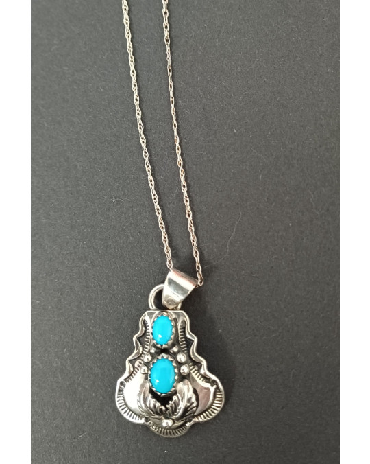 Besonders gefasste Anhänger aus Türkis