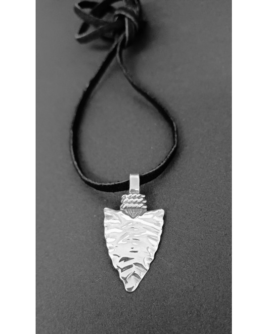 Grosse silberne Pfeilspitze