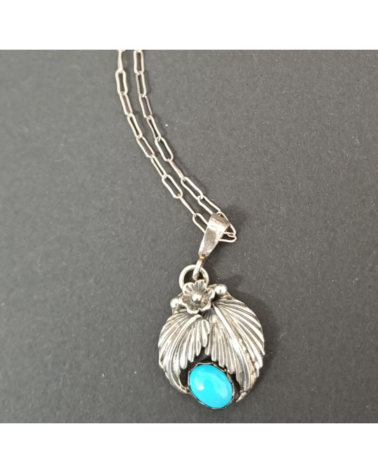 Besonders gefasste Anhänger aus Türkis