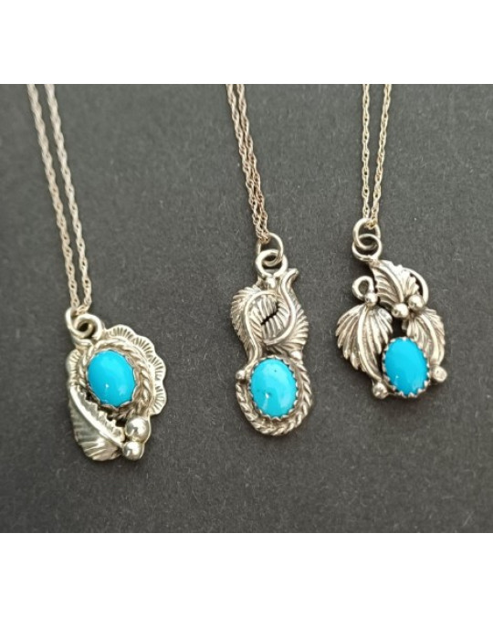 Kleine, schön gefasste Anhänger aus Türkis 