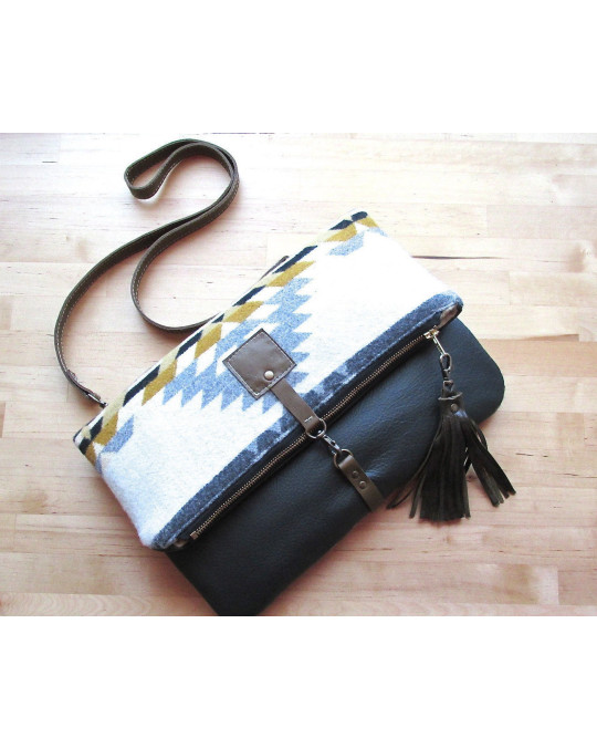 Grosse Ethno Clutch/Crossbodytasche aus Wollstoff und Leder - faltbar FEHLERHAFT