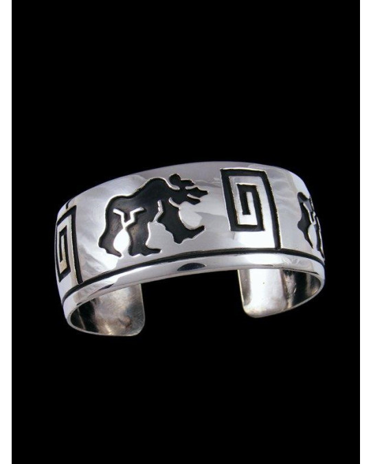 Breiter Armreifen der Navajo, Ornamentik und Bärenmotiv