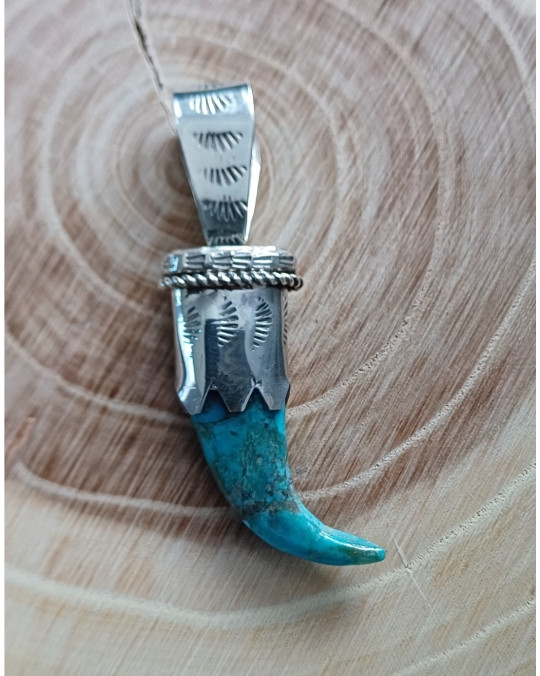 Grosser Anhänger aus Türkis in Krallenform-kräftiges blautürkis