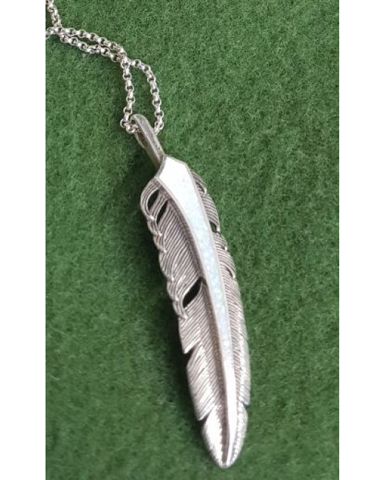 Eleganter Federn-Anhänger mit Zuchtopal, gross